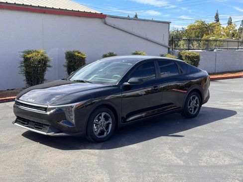 Used 2025 Kia K4 FWD image 2