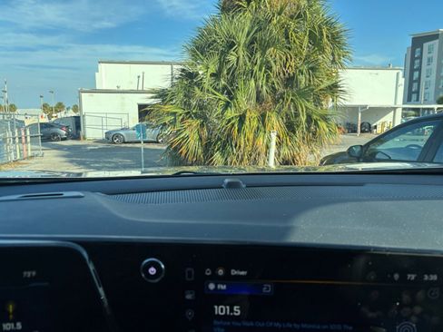 Used 2025 Chevrolet Equinox LT image 18