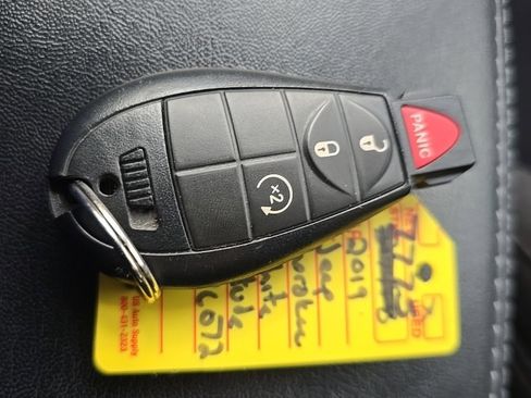 Used 2019 Jeep Cherokee Latitude w/ Cold Weather Group image 8