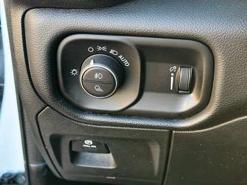 Used 2023 RAM 1500 Big Horn AWD/4WD image 31