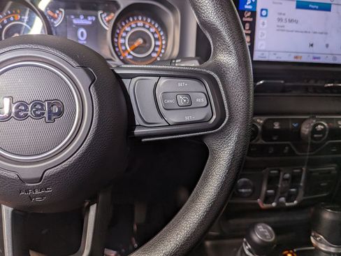 Used 2024 Jeep Gladiator Sport AWD/4WD image 31
