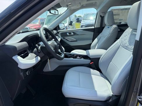 New 2026 Ford Explorer Platinum w/ LUX Leather Package AWD/4WD image 5