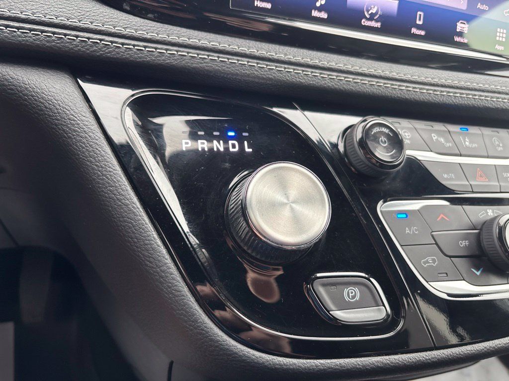 Used 2024 Chrysler Pacifica Touring-L w/ S Appearance Package FWD image 41