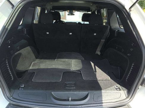Used 2018 Jeep Grand Cherokee Laredo AWD/4WD image 23