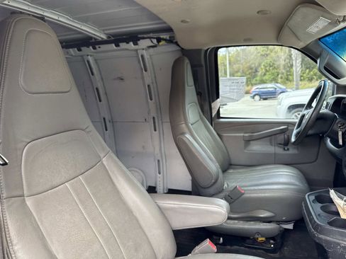 Used 2018 Chevrolet Express 2500 image 11