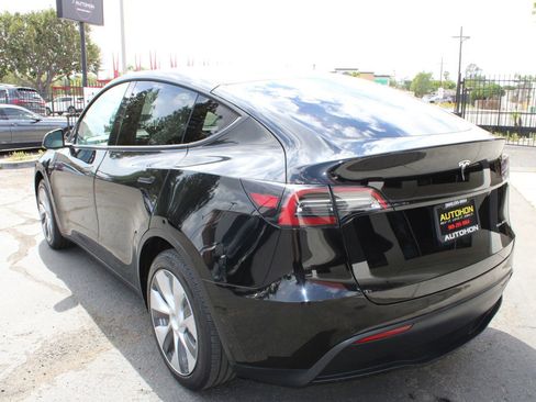 Used 2021 Tesla Model Y Long Range AWD/4WD image 33