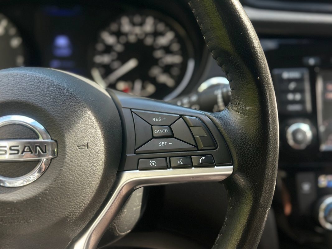 Used 2020 Nissan Rogue SV AWD/4WD image 11