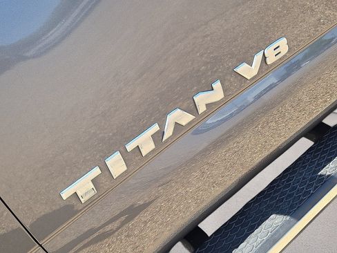 Used 2019 Nissan Titan SV RWD image 11