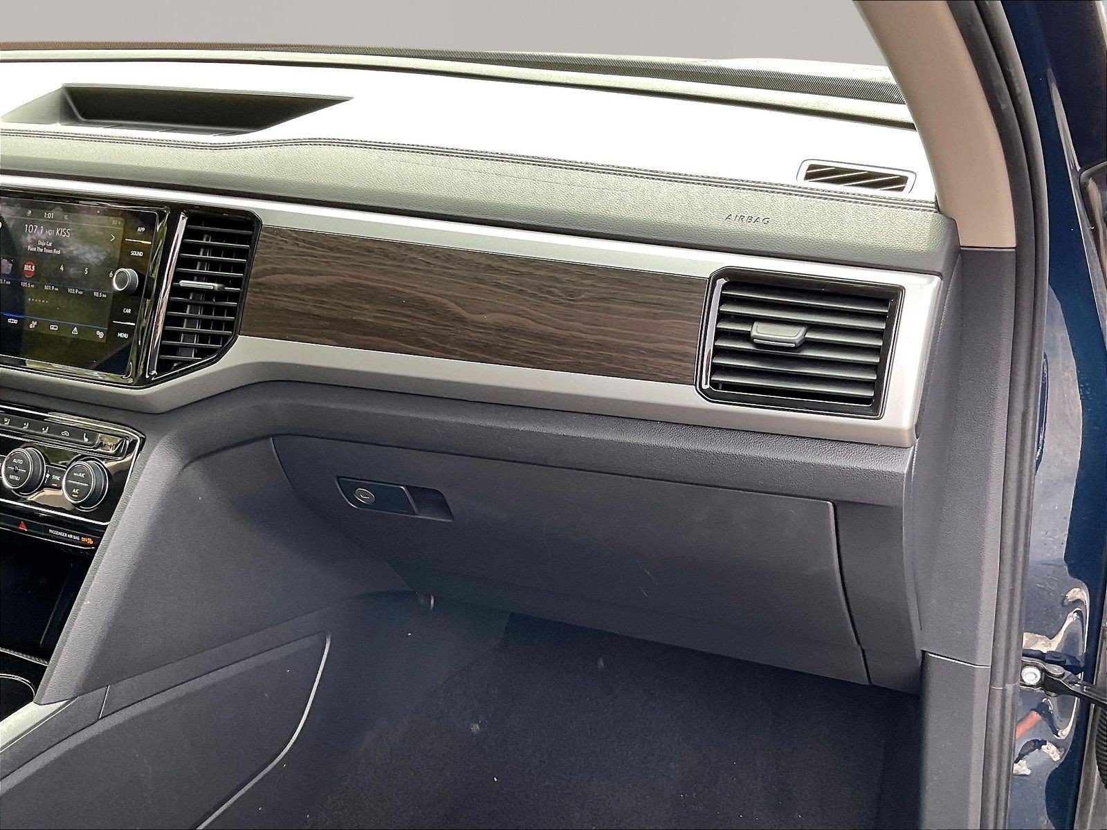 Used 2023 Volkswagen Atlas SE w/ Panoramic Sunroof Package FWD image 27