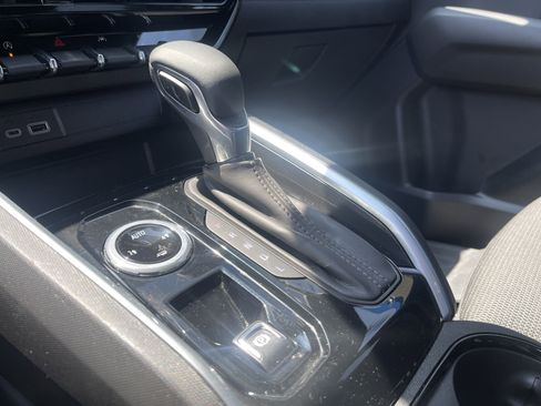 Used 2023 Chevrolet Colorado LT w/ LT Convenience Package II image 32