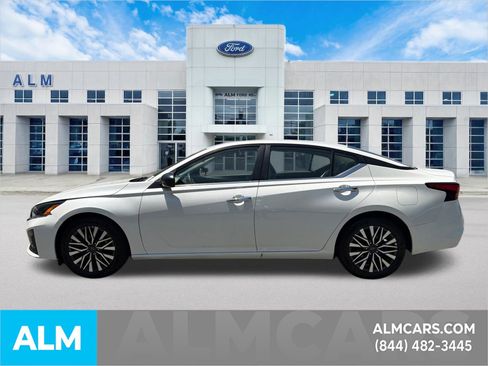 Used 2025 Nissan Altima 2.5 SV FWD image 9