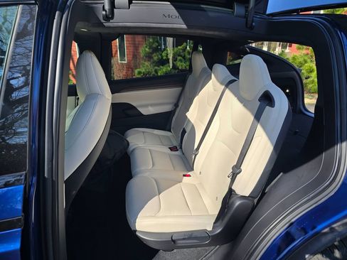 Used 2023 Tesla Model X image 4