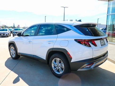 Used 2025 Hyundai Tucson SE image 3