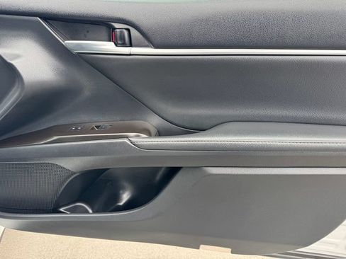 Used 2022 Toyota Camry XSE FWD image 7