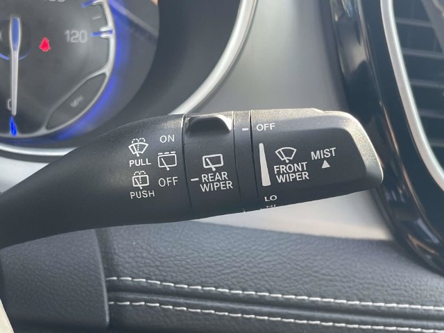 Used 2025 Chrysler Pacifica Limited FWD image 25