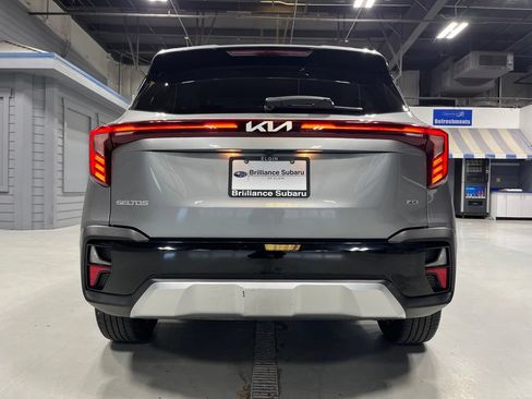 Used 2024 Kia Seltos EX AWD/4WD image 6