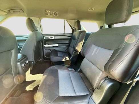 Used 2022 Ford Explorer XLT image 24