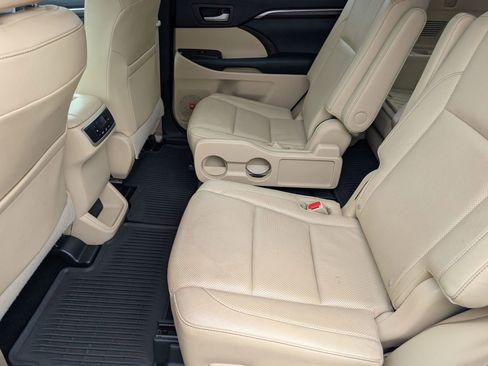 Used 2014 Toyota Highlander Limited FWD image 11