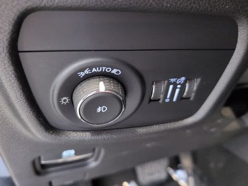 Used 2023 Jeep Grand Cherokee Limited AWD/4WD image 17