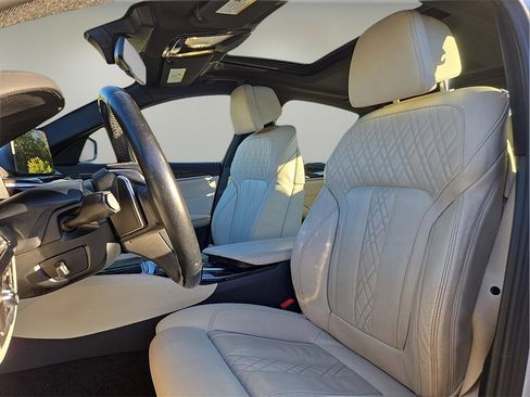 Used 2017 BMW 530i xDrive image 14