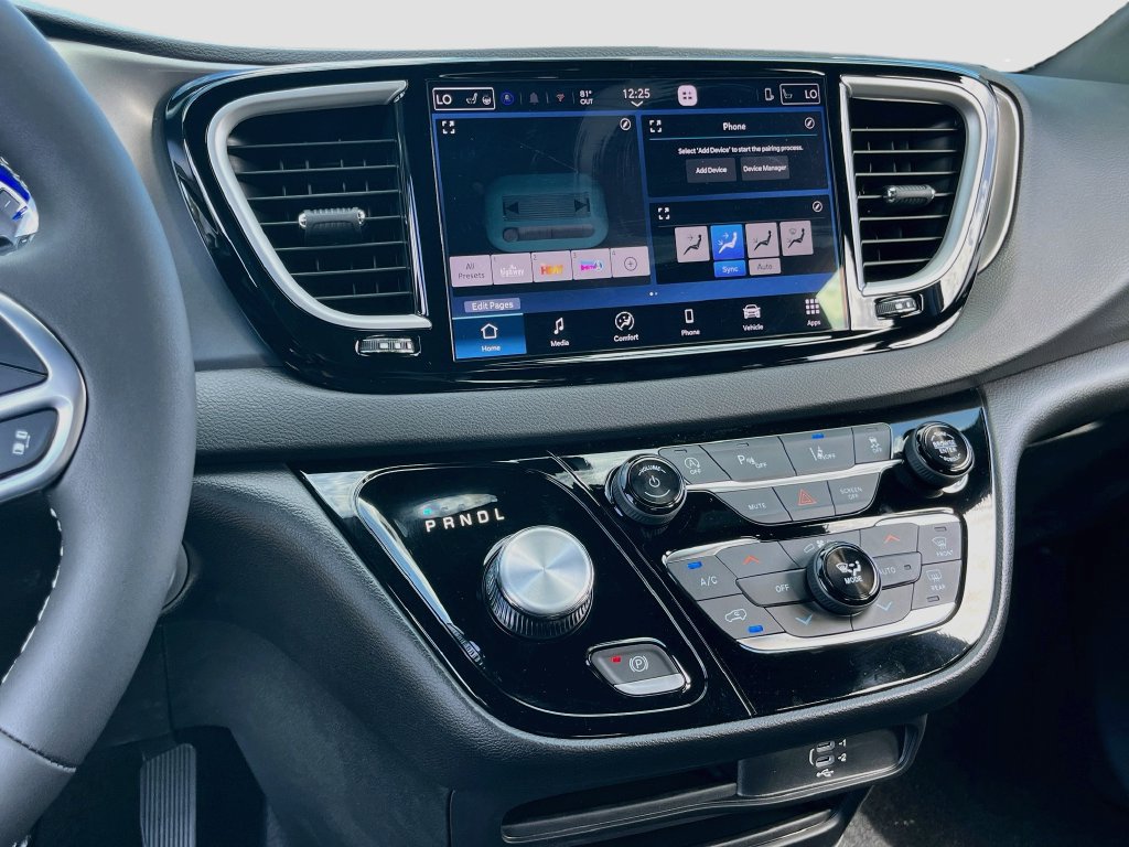 New 2026 Chrysler Voyager LX FWD image 14
