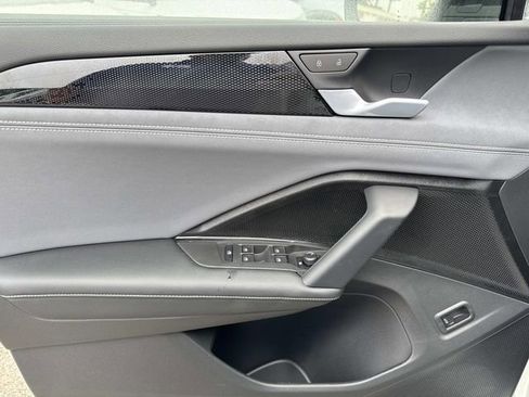 New 2026 Volkswagen Tiguan SE R-Line image 13