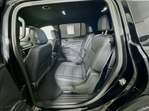 Used 2025 Chevrolet Traverse LT FWD image 26