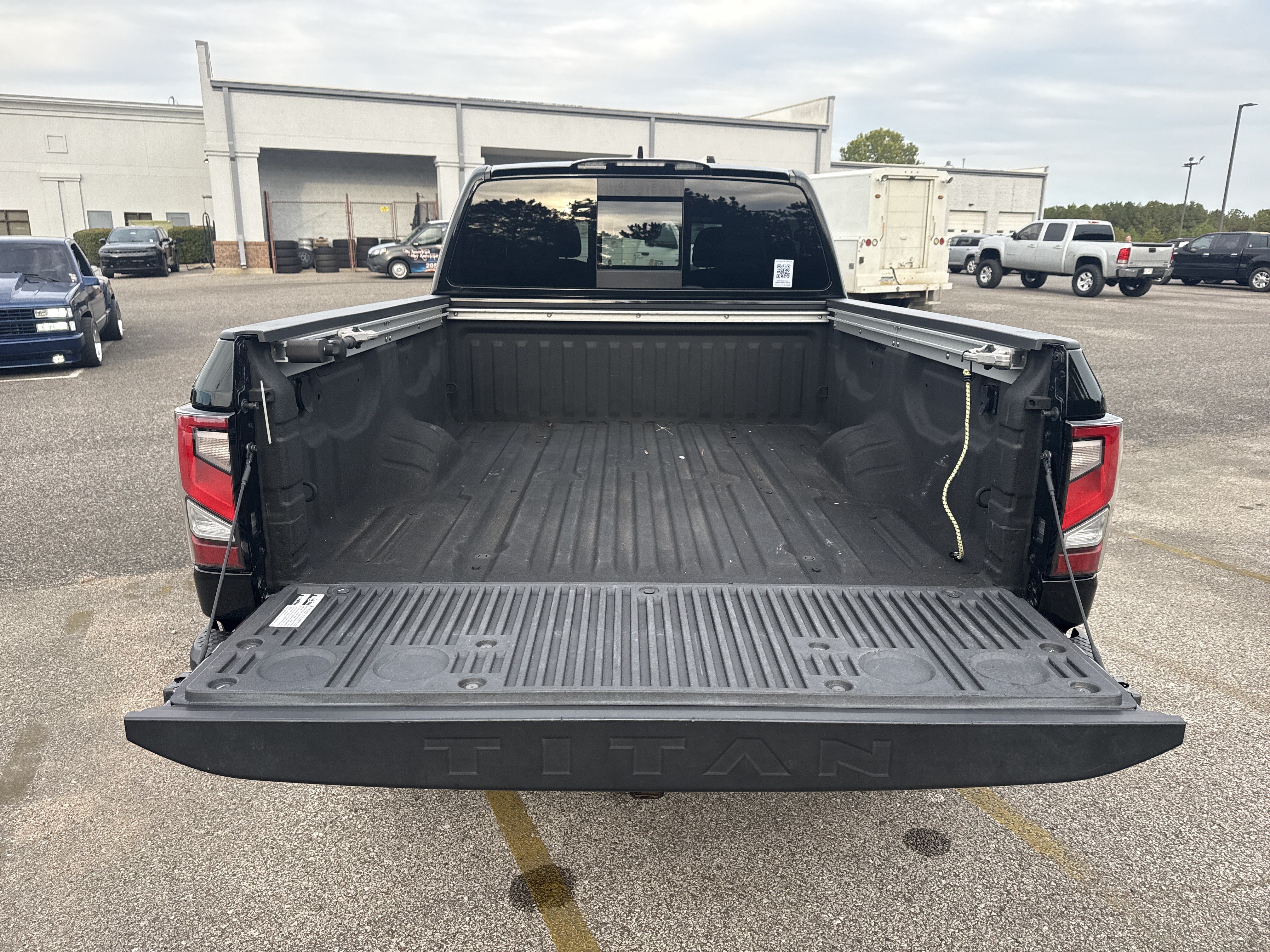 Used 2023 Nissan Titan PRO-4X AWD/4WD image 18