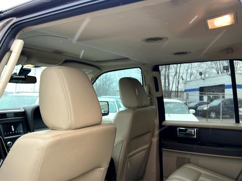 Used 2016 Lincoln Navigator Reserve image 8