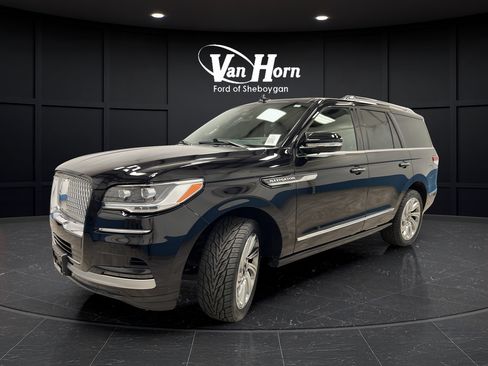 Used 2024 Lincoln Navigator Reserve AWD/4WD image 3