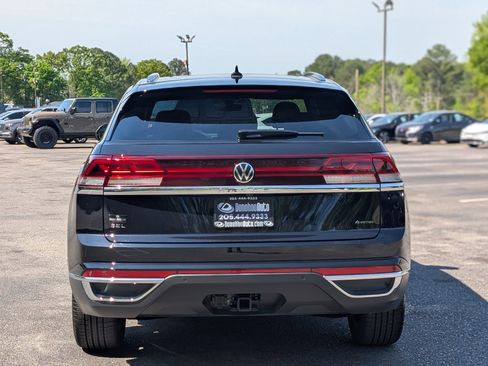 Used 2025 Volkswagen Atlas Cross Sport SEL image 8