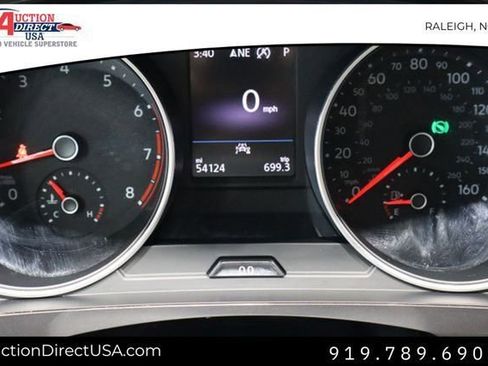 Used 2021 Volkswagen Tiguan SE w/ Panoramic Sunroof Package image 29