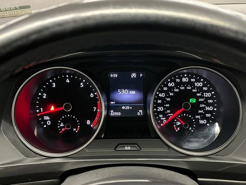 Used 2018 Volkswagen Tiguan SE w/ Panoramic Sunroof Package image 20