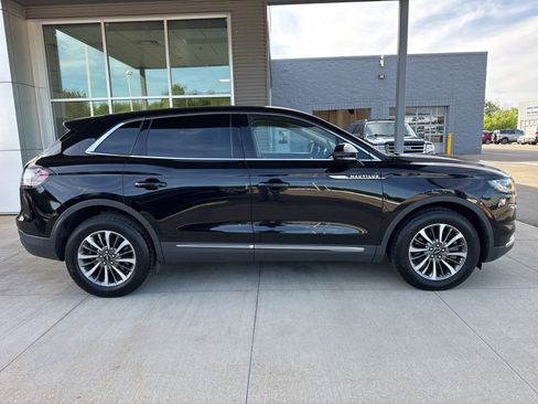 Used 2023 Lincoln Nautilus Reserve AWD/4WD image 9
