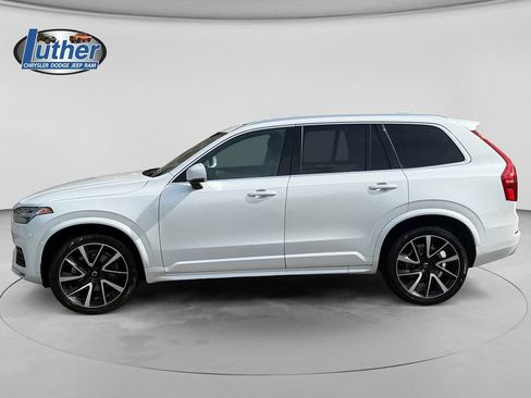 Used 2022 Volvo XC90 T6 Momentum AWD/4WD image 2