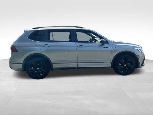 Used 2023 Volkswagen Tiguan SE R-Line AWD/4WD image 6