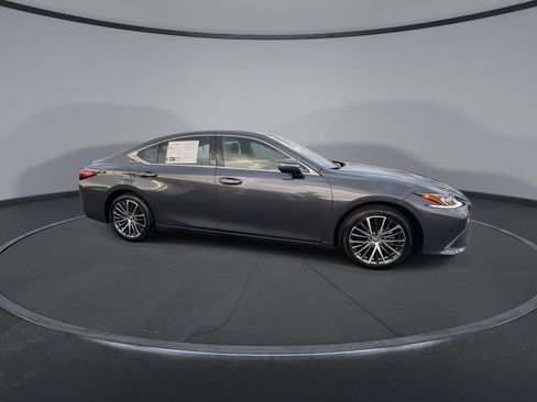Used 2025 Lexus ES 350 w/ Premium Package FWD image 2