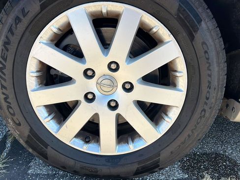 Used 2016 Chrysler Town & Country Touring FWD image 24