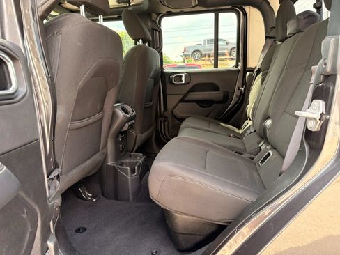 Used 2023 Jeep Gladiator Overland AWD/4WD image 14