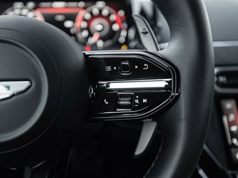 Used 2025 Aston Martin V8 Vantage Coupe image 46