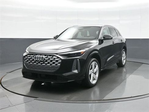 Certified 2025 Audi Q5 Premium Plus w/ Premium Plus image 3