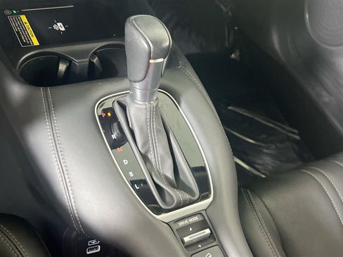Used 2023 Honda HR-V EX-L image 16