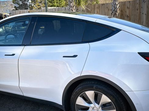 Used 2020 Tesla Model Y Long Range image 6