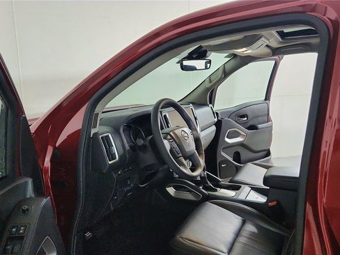 Used 2025 Nissan Frontier SL image 20