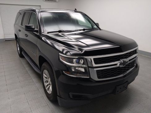 Used 2016 Chevrolet Suburban LS RWD image 13