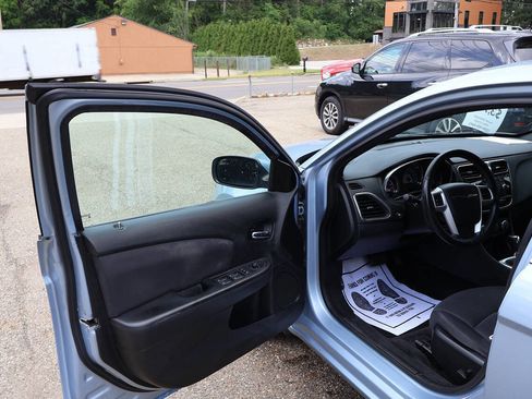 Used 2013 Chrysler 200 Touring FWD image 20