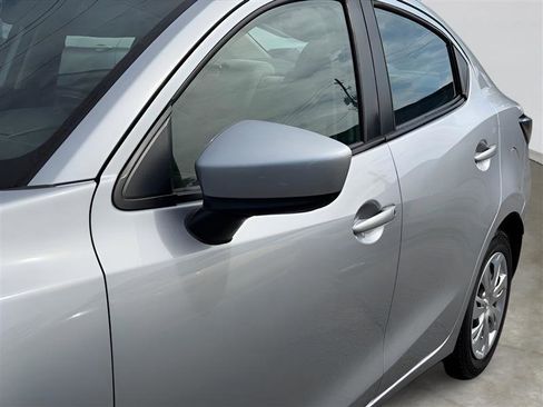 Used 2020 Toyota Yaris L FWD image 6