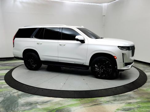 Used 2021 Cadillac Escalade Premium Luxury w/ LPO, Illumination Package AWD/4WD image 3