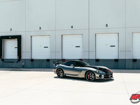 Used 2010 Dodge Viper ACR RWD image 19