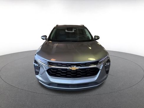 Used 2025 Chevrolet Trax LT image 3